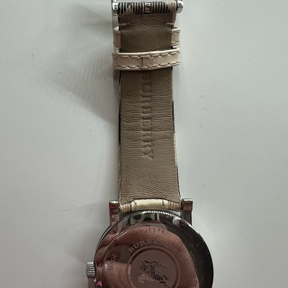 Burberry authentic plaid watch - Picture 6 of 7